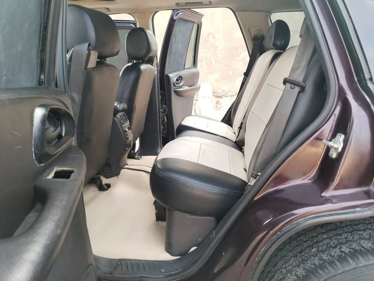 السلام عليكم اخوااان يرجى قرأة التفااااصيل قبل الأتصال بلايزر للبيع 2009لون كرزي رقم سليمانيه سنويه بعدها ماساقطه تحويل غرامه شرط السياره بيها فقط قطع صبغ اثر جراد تقريبا اربع قطع ونص السياره فول مواصفات واحد على واحد للأخير فتحه داخل جلد اسود حاكيه تحكم جهتين كروز سرعه بريك +سكلتر كهرباء شاشه كامره حساسات اشاير مري بجم تاهو اصل حداديه خلفي أمامي جديده جداً جداً وضع شركه تخم تاير مشلن جديد كير ومحرك لوووووك شادهن جدد منضومة زنون شمسي عالي ناصي صافره حاكيه فيدراليه السياره جاهزه ع اخر حبه حتا دهن ماتبدل السعر 100الشراي يتصل على تلفوني واذا اكو مراوس حسب القناعه مو مشكله ***********و***********
