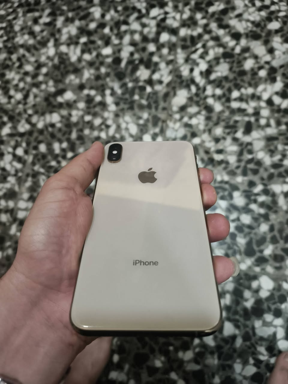 السلام عليكم للبيع ا يفون xs max بلاد وتر بروف 
الجهاز وتر ميعبر هوئ ممفتوح بلاد وضع شركة 
ذاكرة 512 بطارية 81 جهاز كفالة من كفر للكفر 
نظافة، الجهاز 100% 
شراي اتصل فقط ممتواجد فيس 
ملحقات جهاز شاحنة+ حافظة شفافة اصلي +لزكة اصلي 
سعر جهاز 270 بي مجال حك الجيه شراي اتصل فقط مكان بغداد الدوره 
***********
