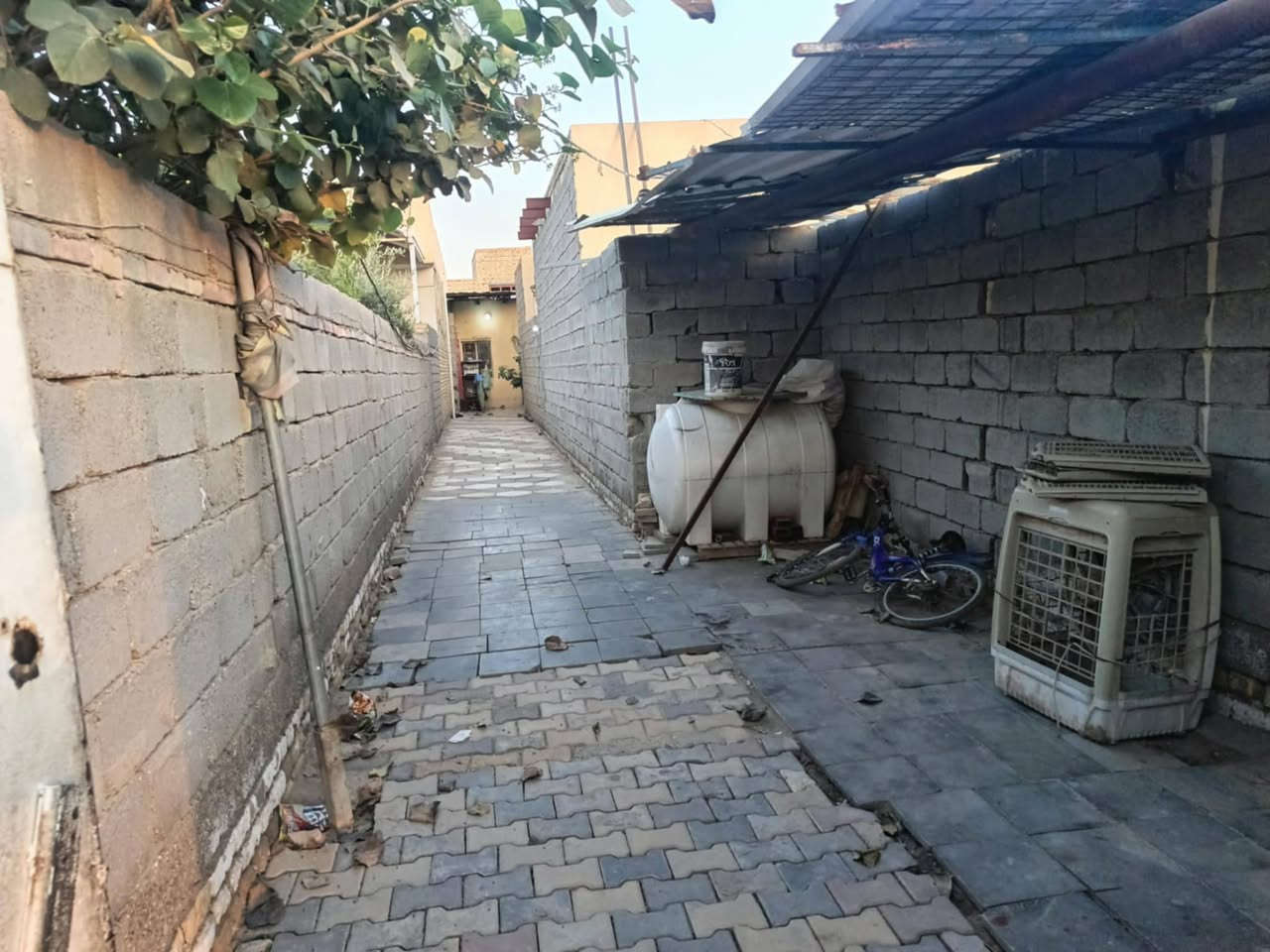 بيت للبيع خلفي عرض دربونه 2 متر زراعي بل لإسكان الصناعي قرب مدرسة الحريه طريق حولي يحتوي ع صاله + غرفتين + مطبخ + استقبال + كراج 4 × 6 +حديقه+ بكافت خدمات ماي مجاري كهرباء وقريب ع مدرسه شارع تبليط  مساحه كليه 170 بنيان 140 بناء بلوك كهربائي بناء حديث سعر 60 وبي مجال وتفاصيل أكثر متواجد واتساب 

 ***********
