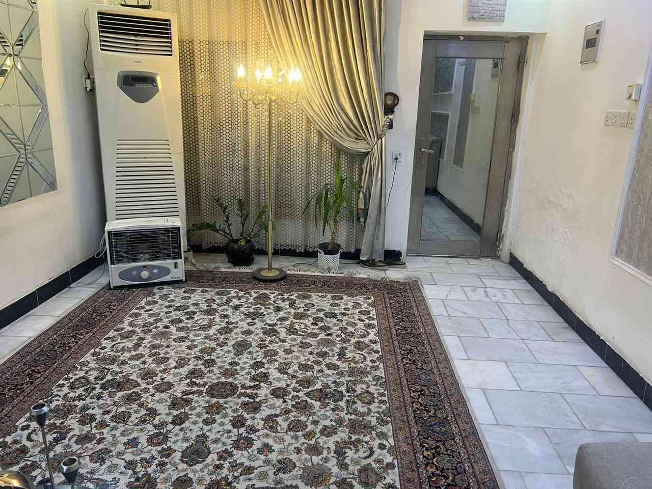 بيت للبيع ٨٠متر واجهة ٤ نزال ٢٠ يحتوي على استقبال وكراج صغير فيه حمام خارجي ومطبخ وحمام ومنور وطابق ثاني غرفتين نوم وحمام وبيتونه وسطحين  للتواصل ***********
