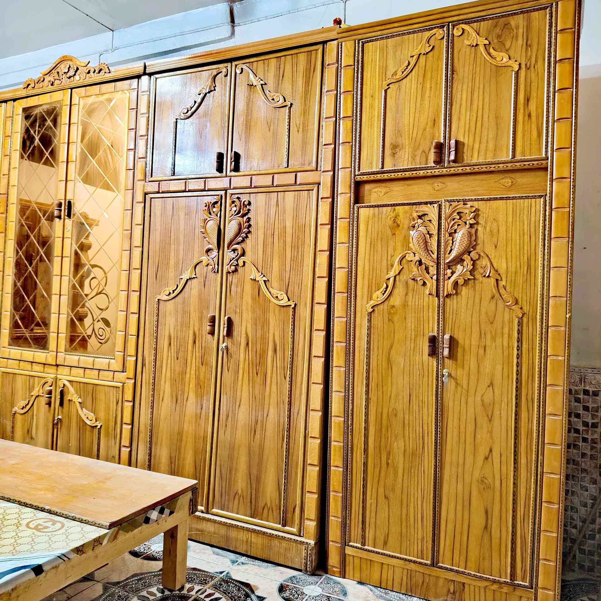 غرفة اخشاب صاج ام السته طابقين ام المسرح موديل حديث استخدام قليل غرفه فول زاويه كنتوريه ملحق دوشمه وترتيب للبيع الديوانيه اتصال ***********
