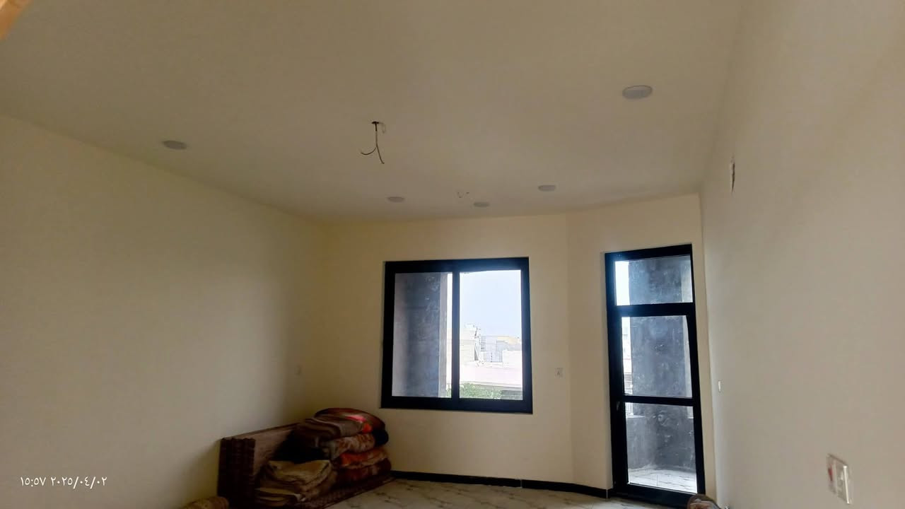 فيلا..مساحة ٤٠٠ شغل درجة اولى طابوك طابقين صب مركزي من الجعب للسقف الثاني ارتفاع الارضية عن الشارع متر وربع..
يحتوي  على اربع غرف نوم كبيره واربع حمامات  ومناور بظهر الدار وبالجانب.. ارضيات مرمر وجدران بورسلين ١٢٠..

المطبخ حار وبارد  شبابيك المنيوم سلايت ابواب قاصات ..

الواجهة مصفره لبخ والسياجات وحسب طلب المشتري تكمل الواجهه.. 

العنوان بغداد الشرطة الخامسه الدوانم تل اسود تبليط الشوارع لحد باب البيت وعرض الشارع ١٢ متر (شارع الشيخ عيسى) ...بعد عن الشارع الرئيسي ٢٠٠متر

السعر٤٠٠ مليون وبي مجال  قليل للشراي

ملاحظة.. جميع الاوراق القانونيه والثبوتيه مسنده..

جنس العقار.. زراعي سند ٢٥  حق تصرف

سعد أبو عبد الله /صاحب العقار

***********/واتس

***********/ واتس
