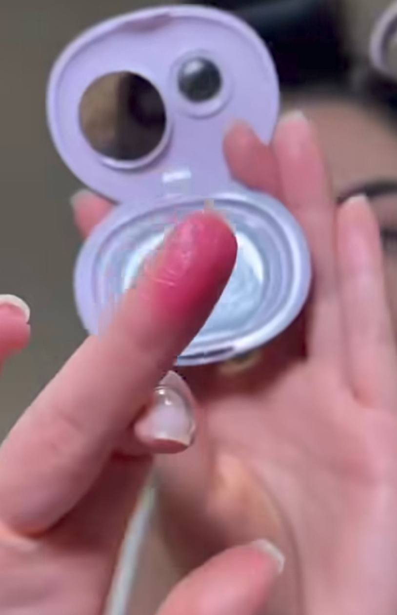 بلشر، حمره سحريه من شيكلام كريمية وسلسه بالدمج وريحتها طيبه ناعمه جدا تحتوي فيتامين E ترطب وتغذي
👍 💗


**إذا كنت صاحب هذا الإعلان وتريد حذفه لأي سبب، رجاءا أرسل رسالة إلى الدعم الفني**