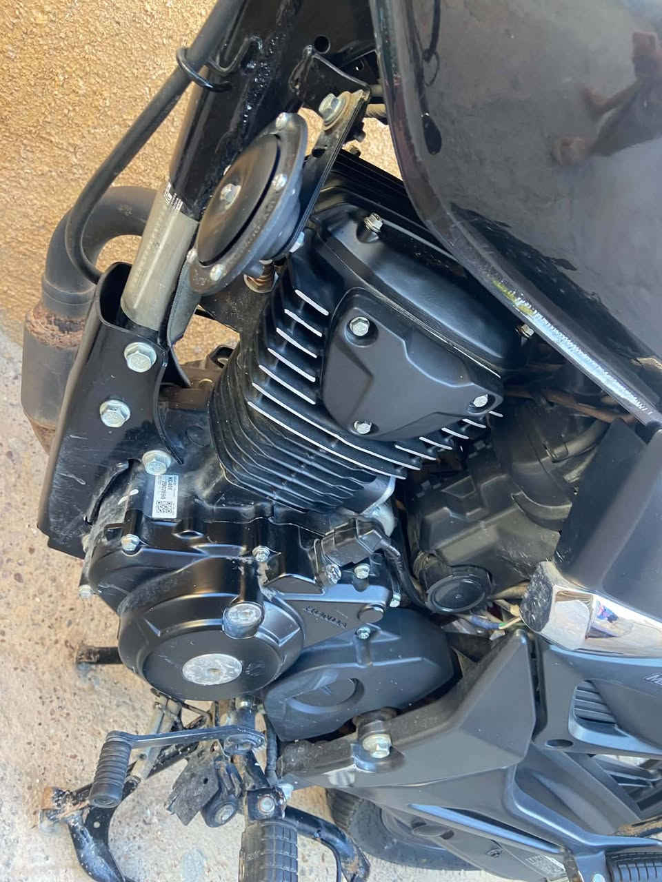 السلام عليكم

دراجه هوندا يونكورن honda unicord CB 162cc

مديل 2024 نازلة ب 2025 شهر ال 10

(حساس ستاند /دبل وسطي / حساس اعطال محرك / حساس دهن )

(عقل مخصص لبرمجه) (وعقل للدراجه) (حجر بيئة)

مرقمه اربيل بأسمي

ماشية 14الف دراجه نضيفه بمعنى الكلمه

كل اسبوع اديرلها امزويل ما ااخرها ابد ع الدهن حتلو مابي شي 

وبانزين محسن فقط اديرلها ونادرا ما ادير عادي

الدراجه نوزل مو كابريتر 

دراجه كاملة مكملة من اصغر شي لاكبر شي بيها

اضافه صندوق المنيوك حجم كبير يتحمل خوذتين

ستاند جهاز

سعرها جداً مناسب للتواصل خاص او واتساب ***********
