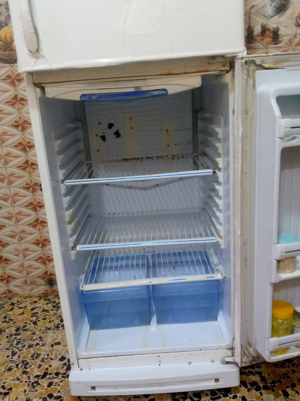 اوفن مستخدم مره وحده گوين شرط الشغل الحجم الكبير..
درج تسعه بايه للبيع.. 
ستلايتات شرط الشغل HD مناسبات تواصل خاص او اتصل ***********
