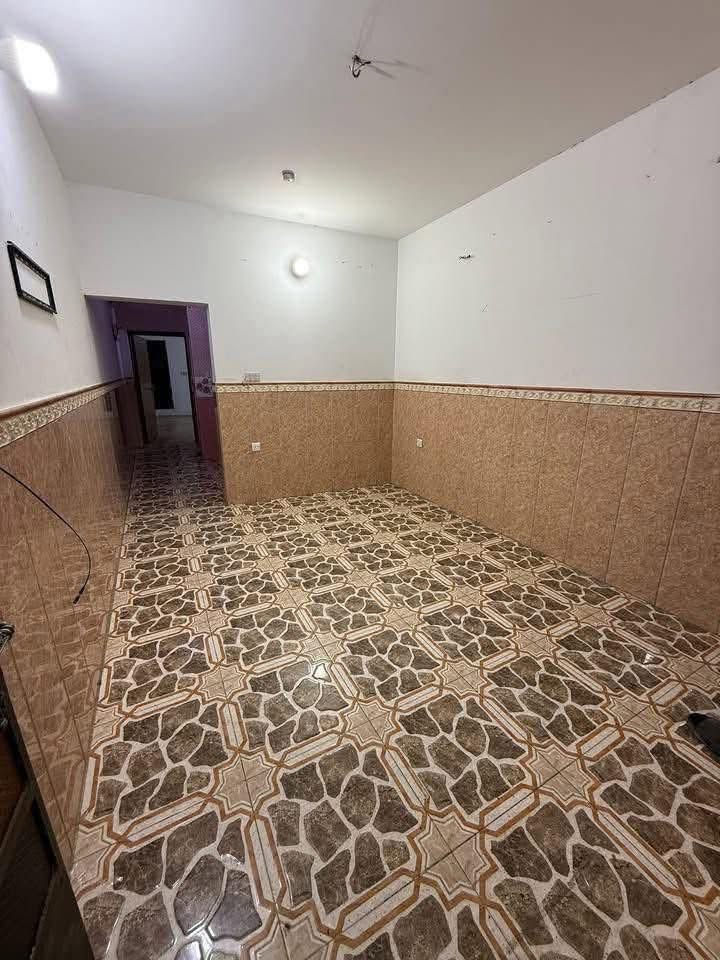 � للإيجار في السيدية
وحدة سكنية طابق اول ، نظيفة وجاهزة للسكن.

🔹 تحتوي على:
✅ غرفه نوم
✅ صالة
✅ مطبخ
✅ خدمات

💰 الإيجار: 550 ألف دينار عراقي

📞 للاستفسار: ***********
🏢 مكتب حلم عقاري للوساطة العقارية
