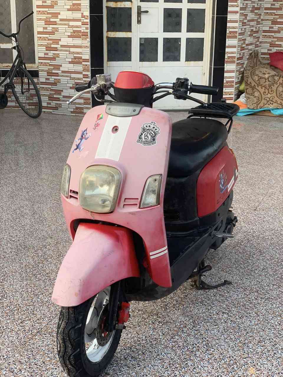 سلام عليكم دراجة ماكس بوليسي كابريتر دراجه كامله مابيها نقص كهربائيات شغاله كلوبات سلف دراجه حلوه تايرات بريك فول مفتوحه ولفات شلعه واستمرار ونعومه فول 
مكاني القرنة الثغر يم الملعب 11
السعر575 
رقم الهاتف ***********
