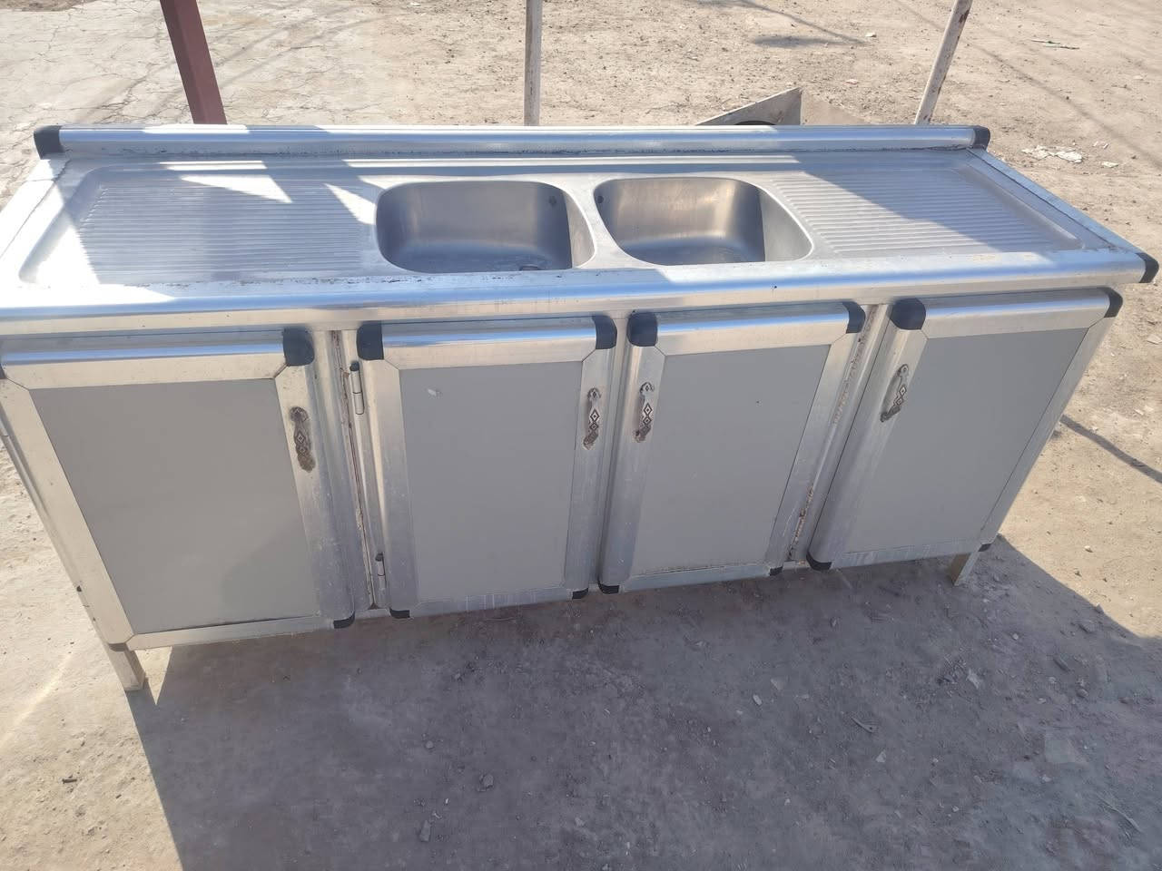 كونترات لبيع كلمن وسعره مكان حله ورديه خارج قرب مستشفى الكفيل وهذه رقمي *********** بيه وتساب ويرهمن مراوس وشتري جميع لكاونترات حتلو مكسر شعندك كاونتر شتريه سبالت مكيفات عطلان
