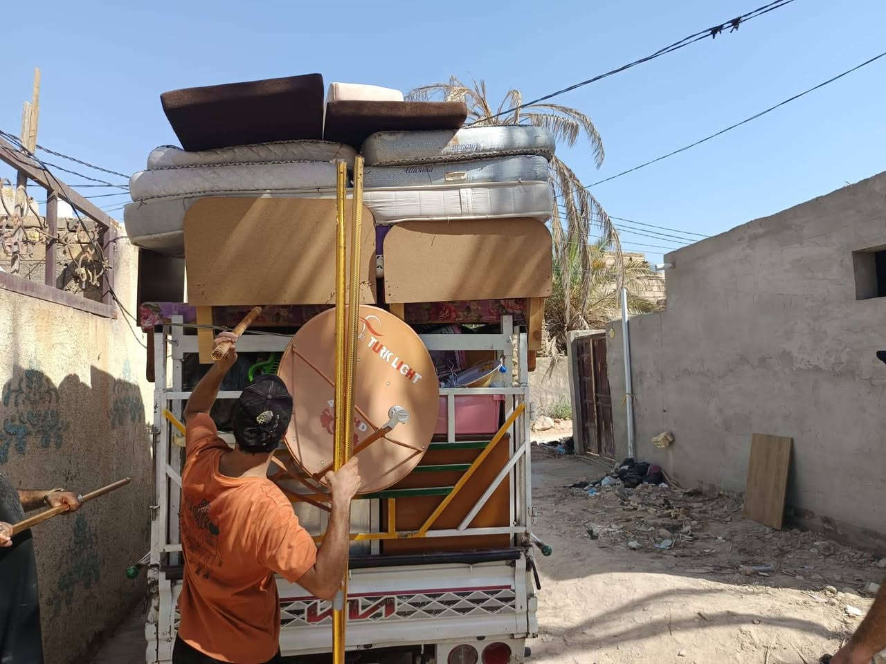 السلام عليكم اخواني اني على باب الله صاحب كيا حمل اشتغل كراوي بل يرضي الله ويرضيك  مكاني نجف العنده غراض او حمل او غراض نقل من بيت الئ بيت يوجد عمال تحميل وتفريغ الاثاث يخابرني  ويدلل ملاحظة نعمل على مدار 24ساعه داخل النجف ولاقضيه  ونواحي تعال خاص متواجد على النت   هذا رقمي *********** يوجد وتساب راسلني اجيك لباب بيتك
