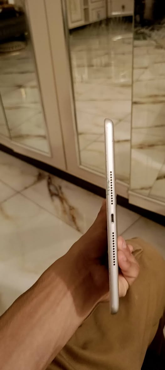 أيباد 8 امريكي اصلي
بي مشكله وحده اللي هيه الفلاته مال شحن عاطله يعني الجهاز مياخذ شحن وطفه وخلص شحن وطفه بعد ماشغلته أبيعه بدون ملحقات ايباد نضيف وخالي من أي تبديل قطع داخليه مكاني ناصريه مركز *********** السعر 70 متوفر واتساب للأستفسار
