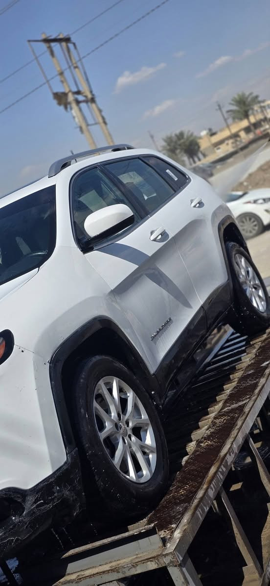 بزون موديل 2017 فول موصفات بنوراما بصمه كامره سياره نضيفه عنوان بغداد ابوغريب *********** سعر 125 بيها مجال
