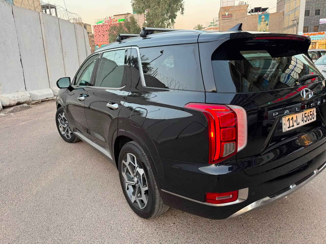 اسم السيارة:هونداي بلسايد
الفئة:كلكراف. 
المديل:2022 محدثه 2023
اللوحة:بغداد . 
السعر: 280 ورقة . 
الضرر: بنيد + صبغ جاملخ ايمن 
*السيارة مكفوله من الغرق والحرق. 
————————————————————————
1-حجم المحرك 6 سلندر 3800. 
2-عداد المسافة  31 الف ميل. 
3-بصمة ابواب وتشغيل عن بعد. 
4-زينون عالي ناصي آصل. 
5-فتحة سقف. 
6-رادر جانبي مانع اجتياز. 
7-فور ويل درايف.4*4. 
8-تحديد مسار. 
9-كامرات محيطية. 
10-حساس حلفي. 
11-شاشة كبيرة مع كامل ايعزتها. 
12-تدفئة+تبريد الكراسي الامامية. 
13-تحكم ستيرن جهيتن. 
14-جنطة كهرباء. 
15-حساس خلفي. 
16-سستم صوت متكامل. 
17-كنترول تبريد خلفي منفصل. 
18-كشن سياحي. Vip. 
19-رادر امامي. 
20-الكراسي الامامية كهرباء. 
21- ٧ راكب ٣ قطع تبريد. 
22-اشاير مري قابلة للطيء. 
23-مقاعد جلد اسود بلادي. 
*وباقي الموصفات المعروفة في فئة (كلكراف). 
————————————————————————
للأستفسار:
‭*********** كربلاء, العراق
