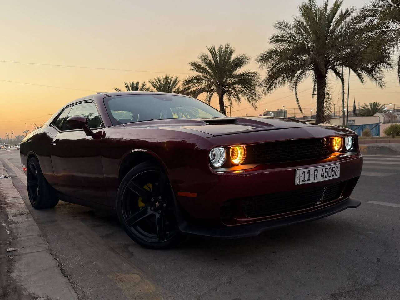 السلام عليكم
دوج جالنجر 2018 SXT Plus 
3600 فول مواصفات للأخير 
الممشى: 100 الف
اللون: كرزي مميز 
المحرك: 6 سلندر سعة 3600
رقم جديد هزه جديدة ب اسمي تحويل مباشر 
المواصفات:
فتحة سقف
مقاعد جلد
كشن كهرباء
فول مواصفات 
مكينه وكير كفاله 
كهربائيات كلها شغاله 
السياره جاهزه مابيها نقص  
كم قطعه بيها ابيع حزام 
بدون دواخل 
السعر 138 وبيها مجال بسيط 
مكاني بغداد 
رقم المبايل 
***********
