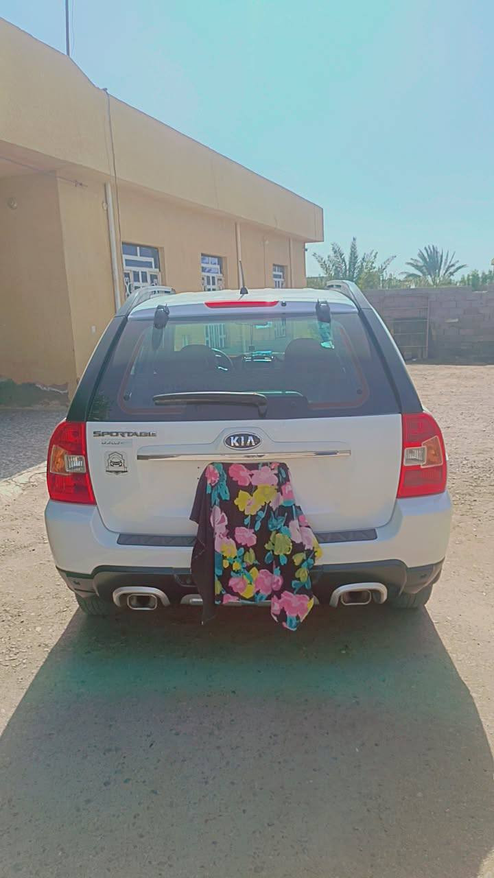 سلام عليكم سياره للبيع
كيا سبورتج 2010 
خليجي ماشية 200 بيها ظربة الجاملق االورة شبر ونص مصبوق الجاملق على حد الباب وخشم البنيد شوية السعر 135 وبيها مجال قليل رقم الهاتف *********** العنوان بغداد ابو غريب
