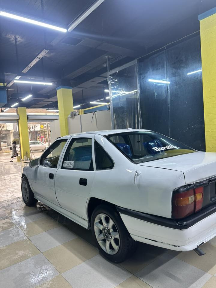 سەرەتا بەناوی خوا
ئۆپڵ مەکینە ١٨ی مەڕغووب
علووج بێ ڕەقەم
٤ تایەی و ویلی لۆکی لەبنە
ویل بیکاشۆ👌🏻
سەیارەکە پشت و پێشی کەپسە
موس و بڕاوە نییە
گێڕ و مەکینە بە شەرتی ١٠٠ وەستا
دوکەڵ و بوخاری نییە بە شەرتی ڕۆن گۆڕین
تازە ڕۆنی گۆڕاوە
کامل کامل مەسرووف کراوە
کارەبی هەمووی مەزبووت
هەتا کیلۆ مەتریشی ئیش ئەکات
سەیارەکە بۆیاغی زۆر جوانە 
سعری ١٦ گەڵاو مەجال
0750 171 5950
