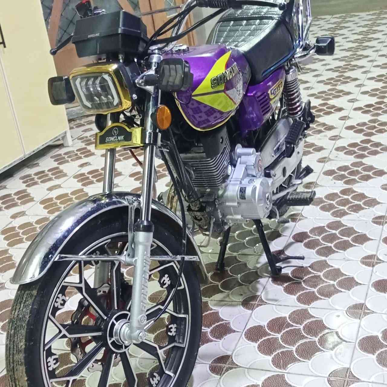 للبيع دراجه سيفان 25 محرك 200 دراجة صارلهة شهرين من طالعة جديده ما ناقصهة برغي السعر800 مكاني الحلة الحمزة الغربي ***********
