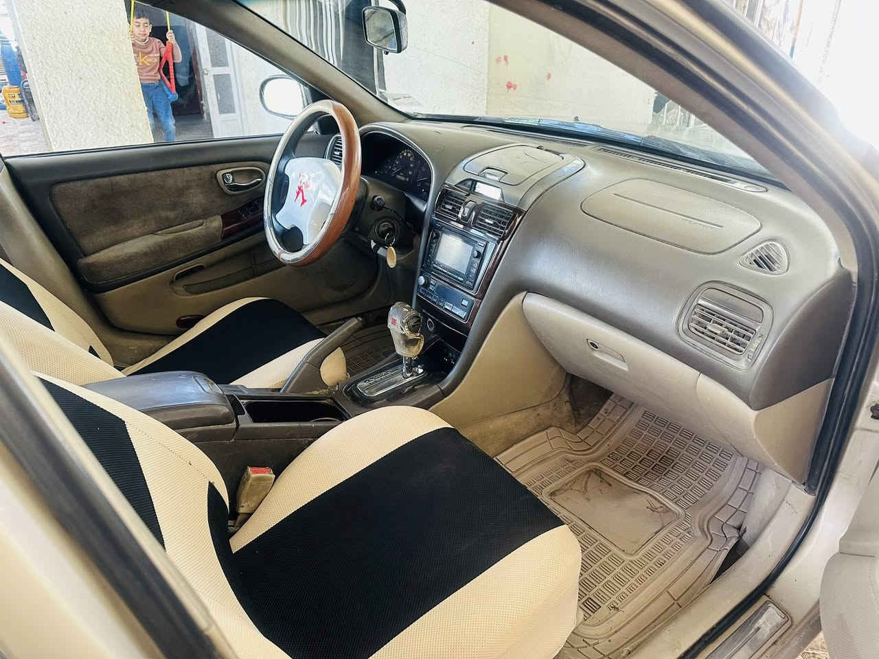 السلام عليكم
مكسيما 2001 رقم بغداد انكليزي مشروع وطني شرط التحويل 
كير ومحرك كامري ابو الجف المرغوب 2200 
كير جديد حاويه شاده جديد بعده بالضمان 

تبريد ثلج 
تخم تاير 
صدرها جيد 
كهربائيات كله شغاله 
سنتر لوك جام كهرباء 
سياره بدون ضربه قويه 
بيها فقط خياسات بسيطه 
السعر 39 
العنوان ديالى الخالص ناحيه هبهب 
***********
