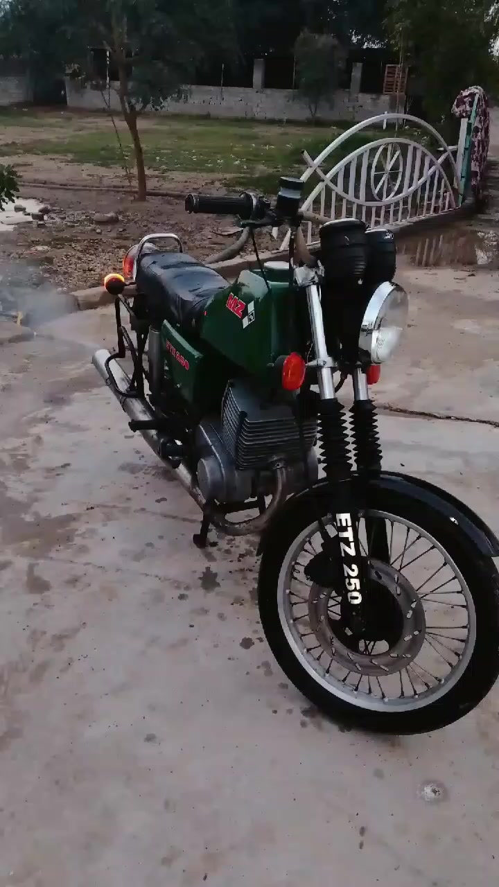 السلام عليكم MZ للبيع سعر 1500 وبيها مجال بدون قصه اربعه محرك نظيف شاصيها نظيف كهربي شغالات تايرات توني شاتن ما ناقصها شي هذا رقمي *********** عنواني الكوت واسط
