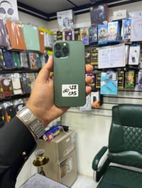 للبيع فقط 13 برو ماكس  جهاز نظيف وشرط ما مفتوح وحاسبة نورمال بدون غراض...