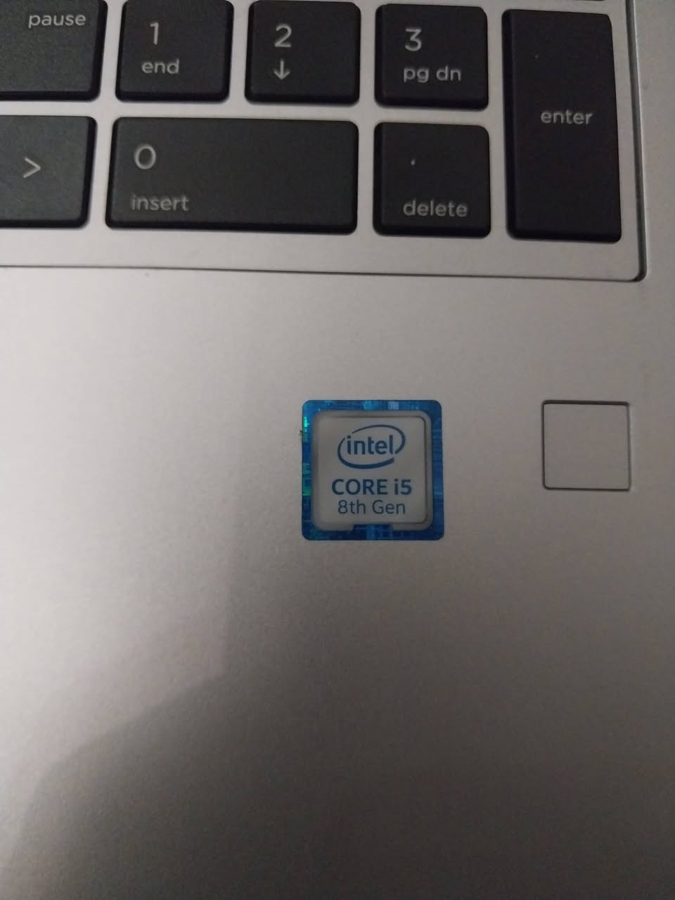 لابتوب hp اخت الجديده شخط ما بيها  الجيل الثامن core i5
رام 16
هارد 500
ويندوز 11 
200 $  قفل
***********
