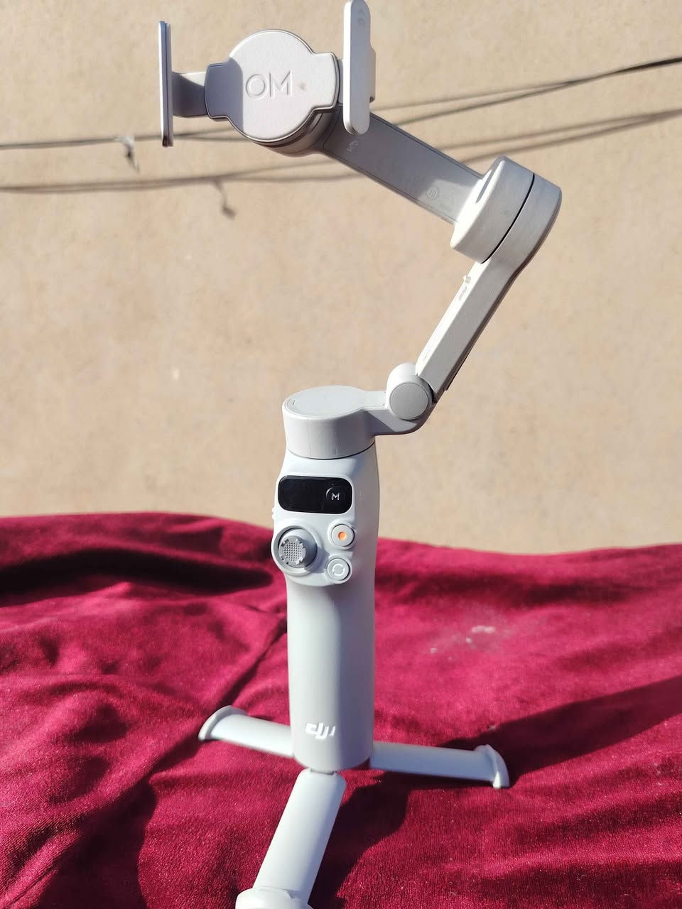 dji اوزمو 7 
        ( مخصصة للمبايل )
نضيف جدا تم استعماله 4 مرات فقط 
._تثبيت التصوير
._تحكم مباشر بالحركة و الزوم 
._تتبع حركة 
._عمر بطارية 10 ساعات تقريبا 
._ربط عن طريق البلوتوث 
._منع الاهتزازات اثناء التصوير 
._نتيجة تصوير احترافية موصل, نينوى


**إذا كنت صاحب هذا الإعلان وتريد حذفه لأي سبب، رجاءا أرسل رسالة إلى الدعم الفني**