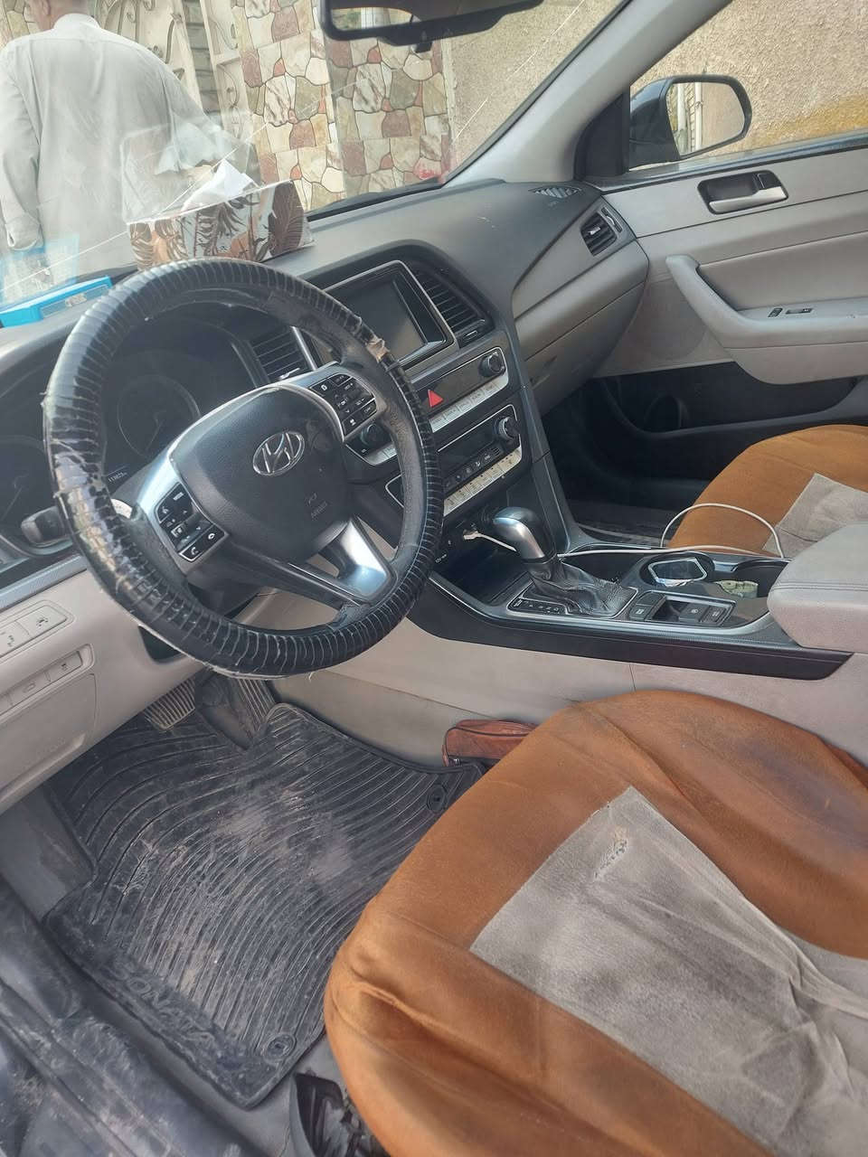 السلام سوناتا 2019 السعر 120 وبيها مجال مكاني الشعله حي الجوادين قرب جامع الإمام الرضى رقم الهاتف ***********
