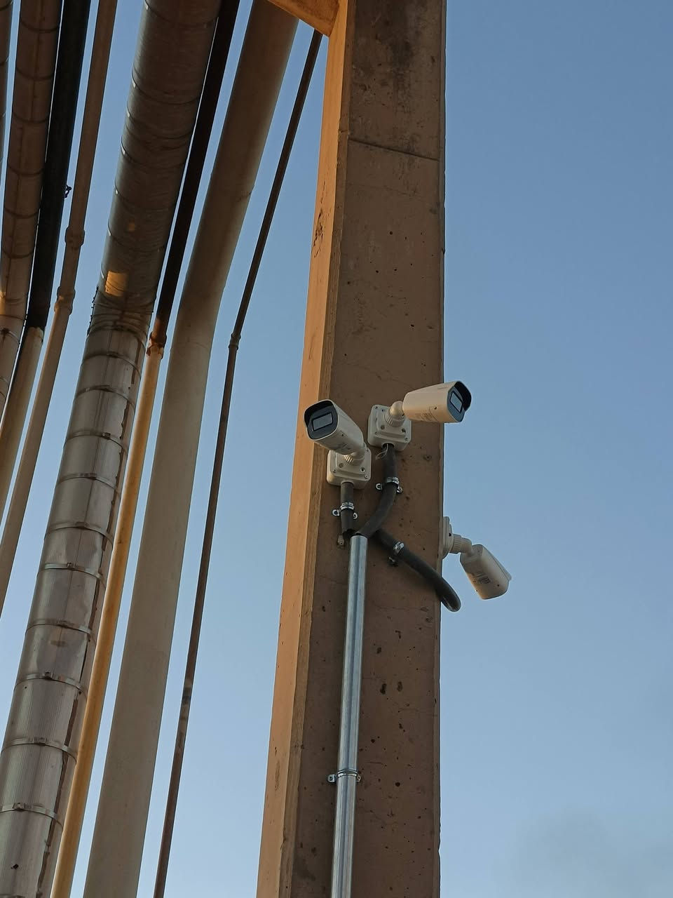 🔹 Future Land Company 🔹
خبرة أكثر من 5 سنوات في تقديم الحلول التقنية للمنازل والشركات والمؤسسات

نقدّم خدمات متكاملة تشمل:

✅ تجهيز وتنصيب وصيانة كاميرات المراقبة بجميع أنواعها (داخلية وخارجية – IP & Analog)
✅ إنشاء غرف سيطرة مركزية مع إمكانية نقل الصورة لمسافات بعيدة
✅ أجهزة البصمة وتنظيم حضور وانصراف الموظفين
✅ أنظمة الأقفال الذكية (Smart Locks) لجميع أنواع الأبواب
✅ حلول فعالة لمشاكل الإنترنت والشبكات في المشاريع والمؤسسات
✅ تركيب وصيانة أنظمة IP Phone للفنادق والشركات
✅ تنصيب كاميرات PTZ المتحركة بدقة عالية
✅ منظومات الصوت المركزية للمؤسسات والمراكز التعليمية

📍 نخدم:
المنازل – الشركات – المحلات – المدارس – المعامل – المشاريع – الدوائر الحكومية

🔧 فريق هندسي وفني متخصص
📦 ضمان حقيقي وخدمة ما بعد البيع
💡 معتمدون على أفضل الأنظمة العالمية:
Dahua – Hikvision – UNV – HiLook – وغيرها

 للتواصل:

📞 ***********

📸 نوثق أعمالنا على صفحتنا، تابعونا للمزيد من المشاريع والمعلومات التقنية.
🚀 مستعدون لتلبية طلباتكم داخل بغداد وجميع المحافظات.

#المستقبل #حلول_ذكية #كاميرات_مراقبة #شبكات #أنظمة_بصمة #IP_Phone #PTZ #أنظمة_أمان #CCTV_Iraq #Dahua #Hikvision #Iraq_Technology
