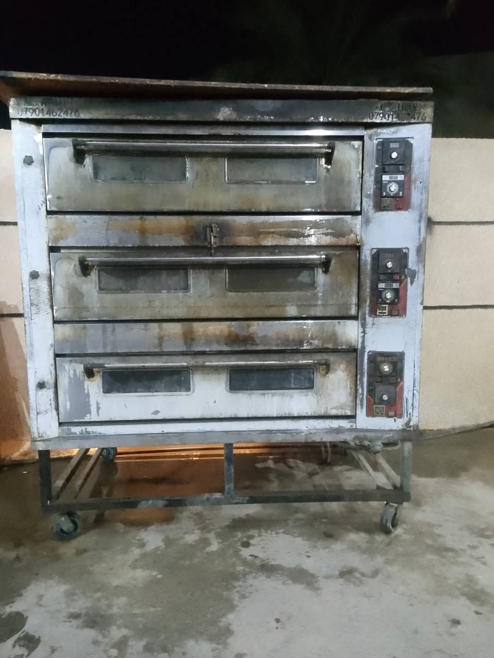 فرن للبيع شغال على الفحص سعر 11 ورقه الصواني 25وحده على 10قفل بدون عمله والعربايل 2 قفل 120ثنينهن بدون معامله رجآ بغداد الصابيات قرب جسر الدوار ***********
