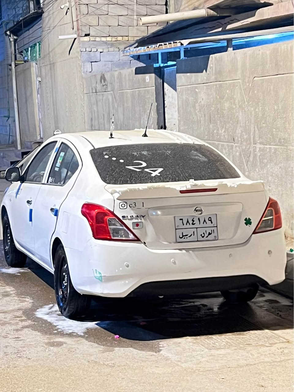 سلام عليكم 
نيسان صني مديل 2021 
بيه ضربه بين بابين ع جهت عبري وبيه بلجاملغ الوره سايق بس 
كير مكينه كفاله 
تبريد تدفىه شغاله
كهربائيات شغاله 
لايت زنون 
سياره حلوه ونضيفه 
سنويتها تنتهي بشهر 10 رقم اربيل 
وكاله بسمي 
سعر ب90 وبيه مجال حك الجيه
رقم  اتصال *********** Singapore
