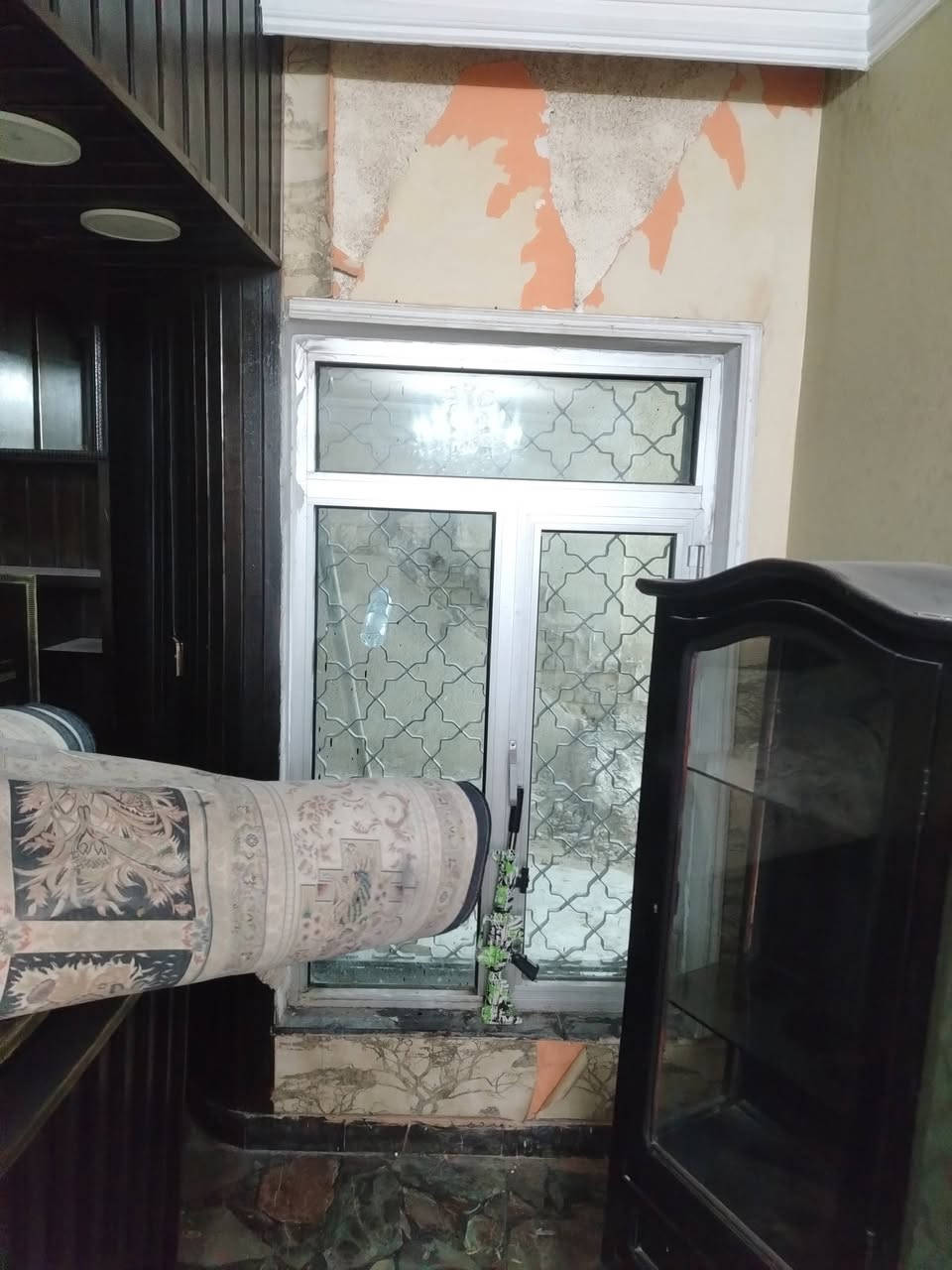 السلام عليكم
عندي ٢٠ باب خشب
و ١٦ شباك المنيوم
مكاني زيونه قم ***********
