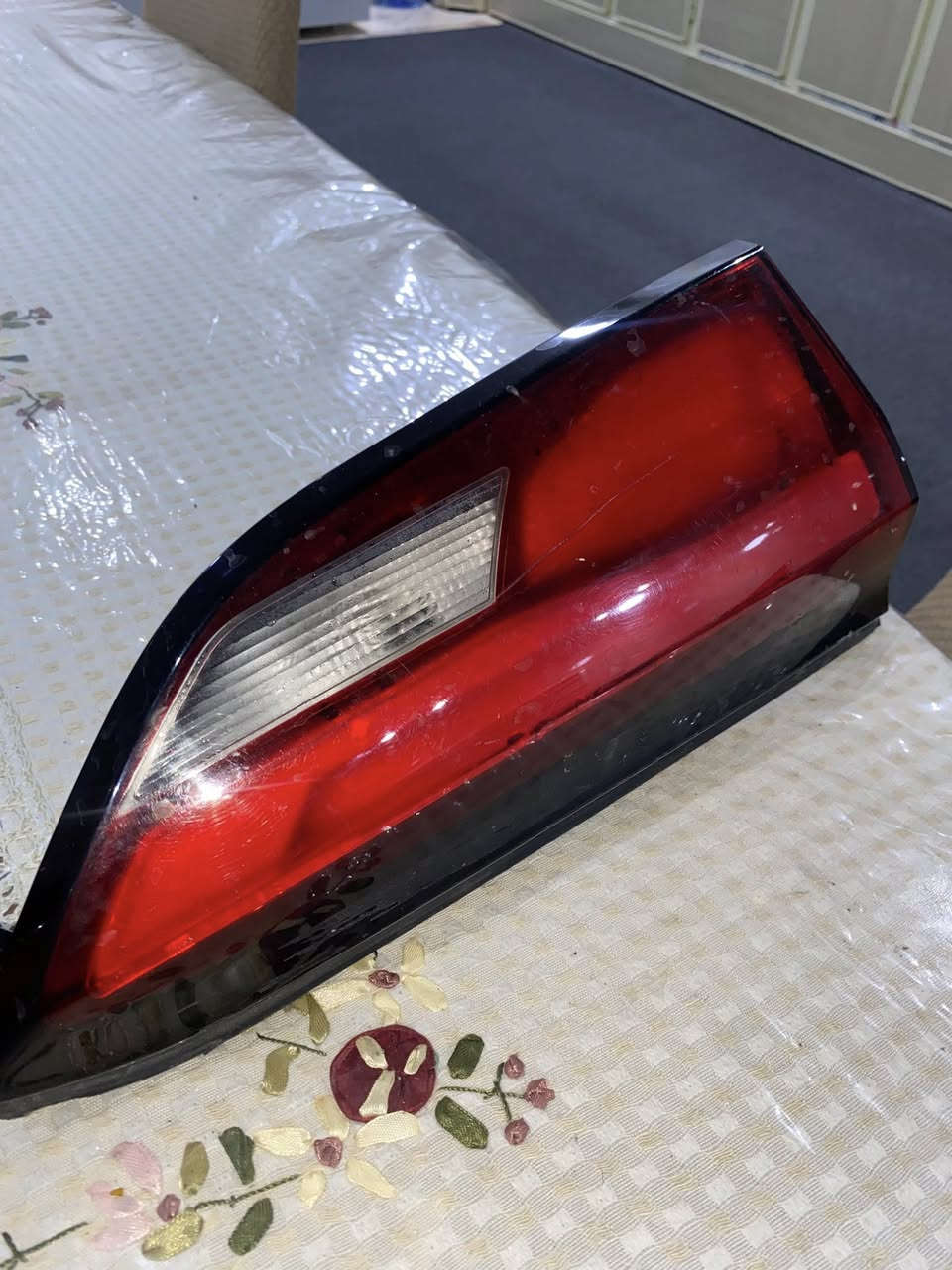بك لايت القطعه المتحركه  gmc تيران ٢٠٢٢
واحد بي فطر صغير بس نظيفات كلش

رايدهن بـ٢٠٠ وبيهن مجال للشراي 

موبايل : ***********

