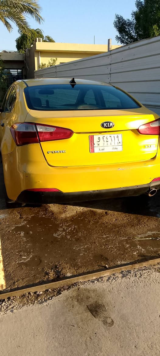 سلام عليكم كيه فورتي البيع
2014/مكينه 2000جي دي اي 
مكينه كير خير من الله 
سياره حلوه كاعده
ليبل واحد
حادثه قبق جنطه شويه بدون دواخل 
مكاني غزاليه سعر  110
*********** واتساب
‏‪***********
