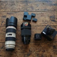 غراض للبيع 📸 1- عدسة رياضية 70/200 فتحة 2.8 إصدار الثاني 2- عدسة 85 سك...