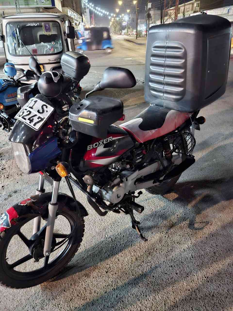 سلام عليكم دراجة بوكسر البيع موديل 2022 مرقمة بغداد بسمي المكان بغداد المحمودية سعر 1650 او بيها مجال ***********
