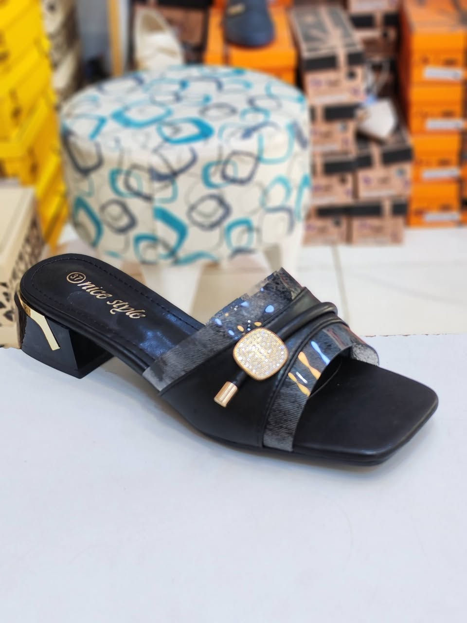 #جديد
سعر القطعة 💥 15000 الف 💥
شحاطة كعب 5سم طبي خفيف الوان المعروضه فقط
#العنوان خانقين مجمع الحاج قاسم خلف مجمع حبيب مول
توصيل جميع المحافظات وداخل خانقين واتس ***********
احذية و حقائب بشار
