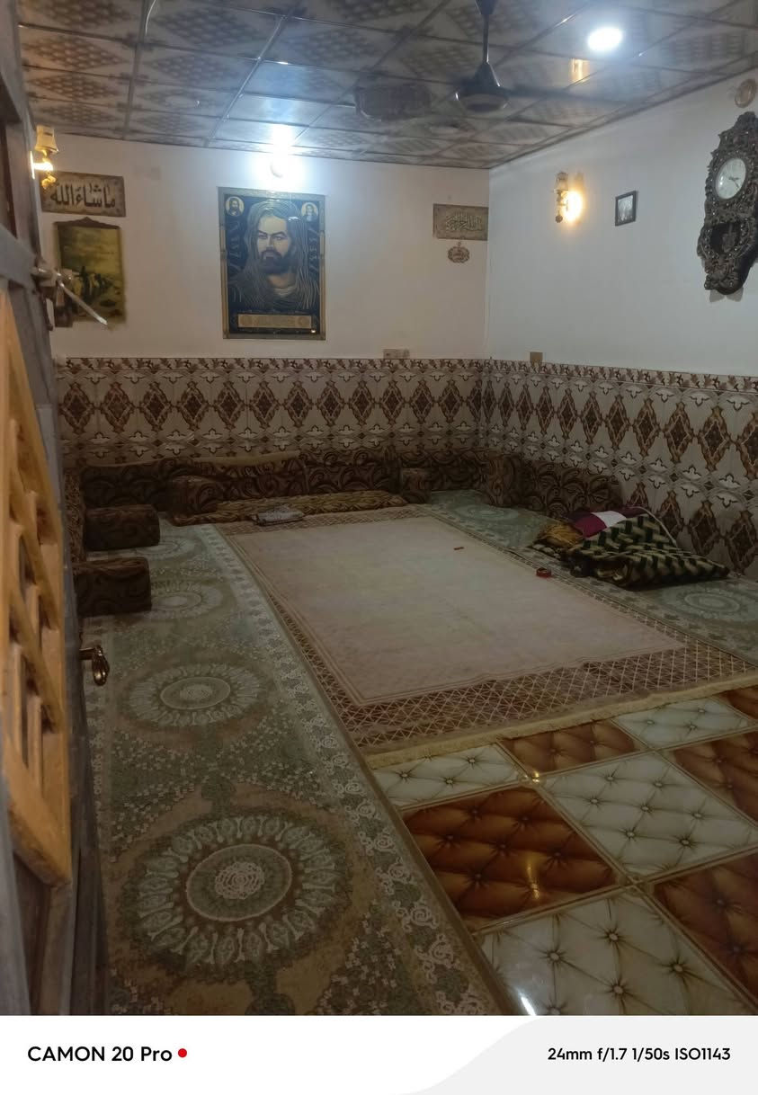 سلام عليكم بيت البيع ٣٠٠متر بصفه جامعه كربلاء قرار محكمه البيت سند ٢٥ المساحه ٣٠٠متر سعر ٥٢وبيه مجال السفسار مرواس عدي بسياره بيت قطعة عادي كلشي محسابه السفسار ***********وساب
