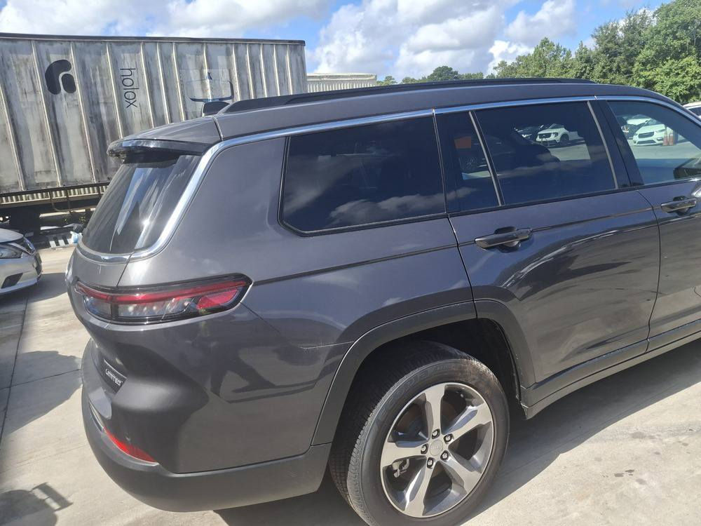 جيب جراند شيروكي لمتد 2024
2024 ( Jeep Grand Cherokee L
لون (گري)  مميز بدون  رقم 
دخول جديد  تحويل مباشر

المواصفات (لمتد): 
دفع رباعي 4x4 مع نظام أوف رود متقدم
حجم المحرك    V6   3.6L
مااشيه 9000  
مفتاح التشغيل بصمة 
تشغيل عن بعد 
أوضاع قيادة متعددة 
(رمال / ثلج  / اقتصادي / رياضي)
تعليق هوائي (رفع وخفض السيارة حسب الطريق)
بانوراما + فتحة سقف ثنائية 
شاشة وسطية كبيرة تعمل باللمس
نظام ملاحة + خرائط
عدادات ديجيتال بالكامل
تشغيل بصمة + دخول وتشغيل ذكي
كشنات جلد فاخر
اريل نفكيتر  -رادار  -مانع تصادم-تحديد المسار
حساسات أمامية - حساسات خلفية 
لايت زينون + LED  كشافات - بك لايت LED 
ويل كب 20
كشنات كهرباء متعددة الوضعيات
كشنات تدفئة وتبريد أمامية وخلفية
ذاكرة مقاعد (Memory)
تبريد وتدفئة مقود (ستيرن)
صندوق خلفي كهرباء فتح وغلق
حساسات أمامي وخلفي
كاميرا خلفية + كاميرات محيطية 360
مثبت سرعة متكيف.

حساسات ضغط الاطارات 
اشارة في المرايا الجانبية 
المرايا قابلة للطي كهرباء 
النقطة العمياء
شاشة Apple Car play -كاميرا دوارة 
شفتات مقود -مثبت السرعة Cruise 
المودات والاوامر الصوتية -فحص نظام السيارة 
تتسع المقصورة ل 7 راكب
نظام تحذير الاصطدام الأمامي
مساعد البقاء على المسار
مراقبة النقطة العمياء
فرامل طوارئ تلقائية
مكيف أوتوماتيك ثنائي 
أو ثلاثي المناطق
نظام صوت فاخر
إضاءة داخلية محيطية LED
جنوط اللمتد الأصلية
عزل قوي وراحة عالية على الطريق
الحالة: باب خلف السائق، تبديل بنفس اللون


**إذا كنت صاحب هذا الإعلان وتريد حذفه لأي سبب، رجاءا أرسل رسالة إلى الدعم الفني**