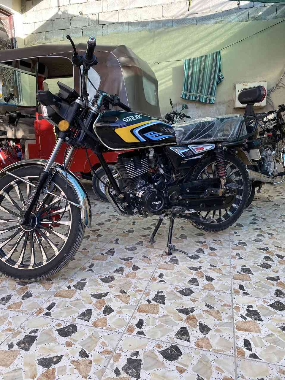 سلام عليكم سيفان موديل25دراجة حلوه وكامله مكمله من كلشي كهربائيّات دشبول كله شغال سعر 750وبيهه مجال قليل حك الجيه  لرقم ***********
ملاحضه الموشراي اعبر المنشور

/مكاني ديالى بقعوبه بل رحمه
