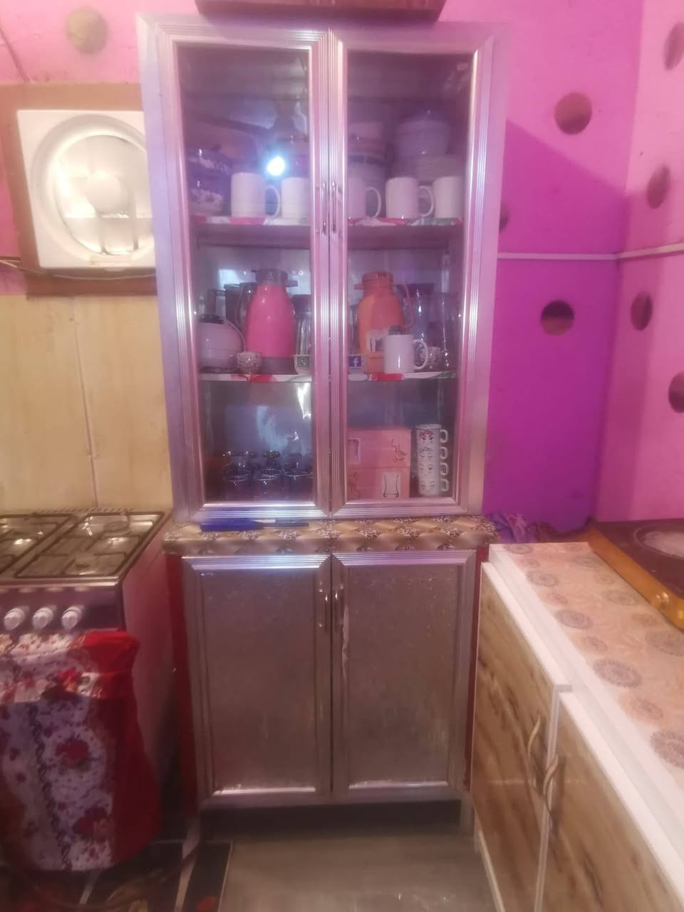 غراض بيت للبيع بسعر مناسب مال محتاج ***********
