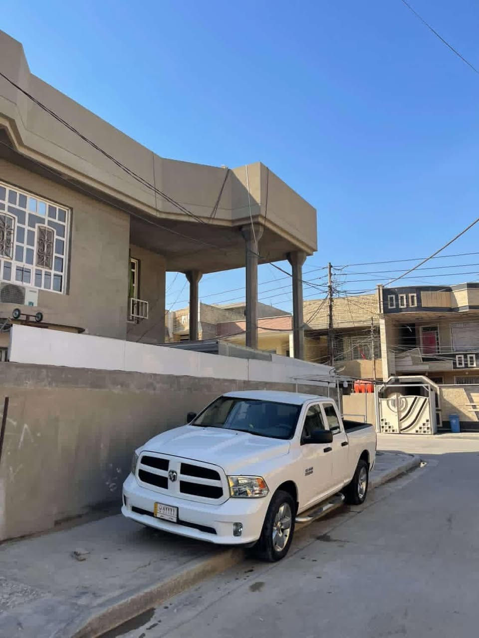 السلام عليكم 
دوج رام موديل 2019
بدي طويل باب قصير 
حادث جاملغ بدي والباب خلف السائق
محرك 6 سلندر 
السعر 160 و بيه مجال
مكان السيارة بغداد 
رقم ***********
