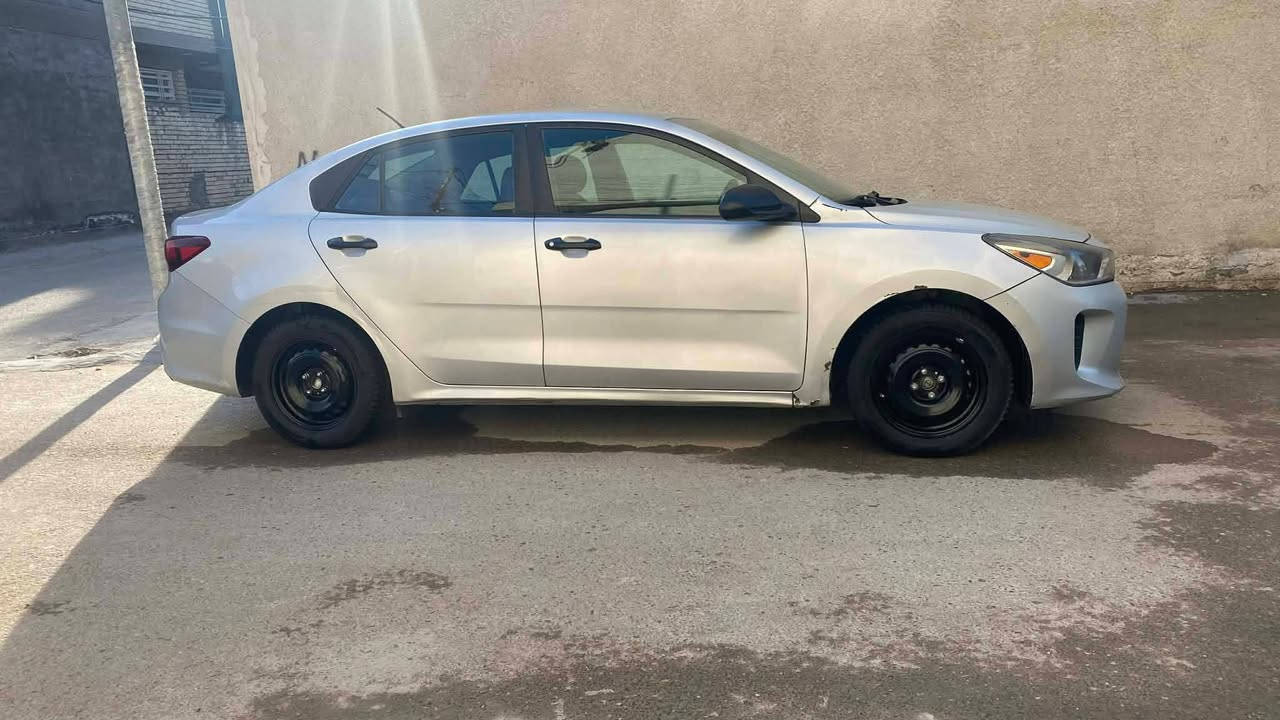 سلام عليكم كيا ريو للبيع ماشيه 65 موديل 2018 والسونار موجود داخل الصور مكينه گير تبريد خير من الله حداديه تخم تأير السعر 87وبيها مجال قليل مكاني الشعله ***********
