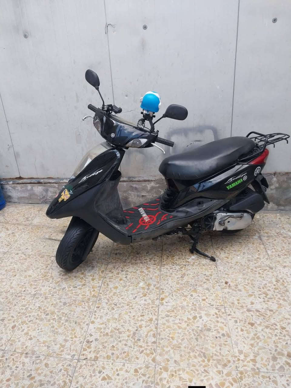 سلام عليكم بريز ياباني للبيع الدراجه نضيفه شغاله كهربائيات سلف وهندر تأيرات جدد 
بريكات الامامي دسك شغال بلمكان والورا كذالك شادلها 
منظومه زنون 3الوان الاصليه ما تأثر علدراجه نهائيا 
الدراجه مكفوله من السرقه والأوراق موجوده سعر 500وبيها مجال  المكان بغداد غير متواجد علا الفيس اتصال فقط ملاحظه مكلف بلنشر هاتف ***********
