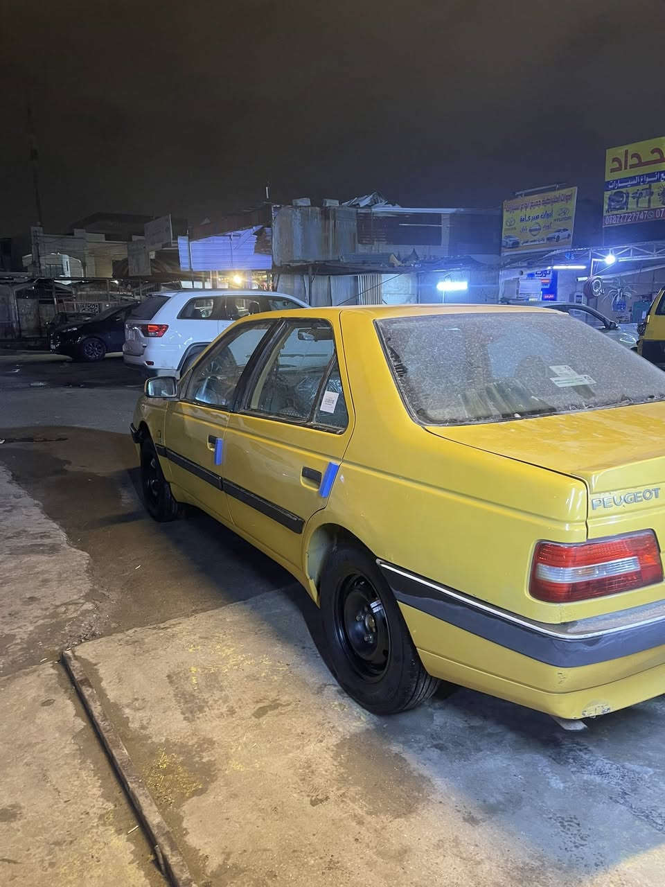 للبيع بيجو اكد موديل 16 سياره كلش نضيفه لا ضربه ولا طخه عل بلاد كهربائياتهه بلاديه تبريدهه ثلاجه تدفئه صدر امامي خلفي جديد سياره فقط عليهه غرامات 400 وينزلن من سعرهه وبيهه بدايت خيط شراي تصل وبيك خير وتدلل  
رقم ***********
