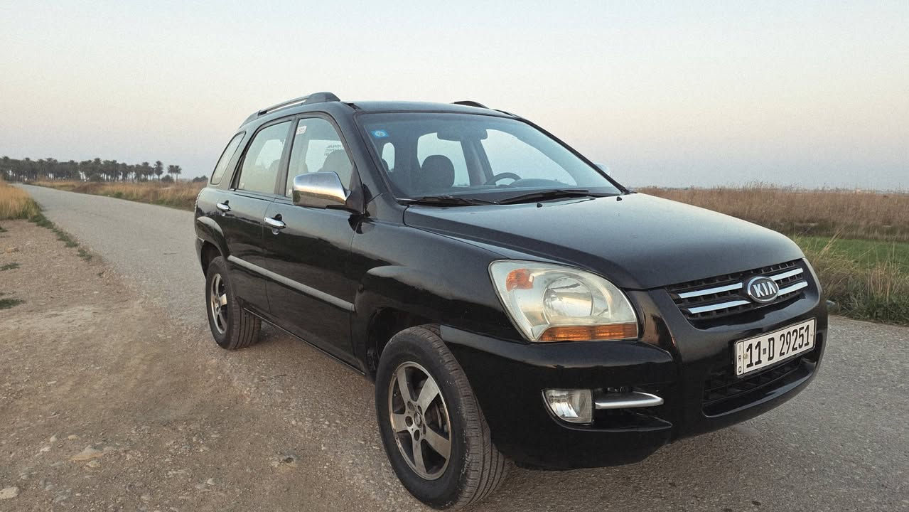 سلام عليكم ورحمة الله وبركاته سبورتج موديل 2007 وارد امريكي محرك سته سلندر مصبوغه جماليه بأسمي مكاني الكوت مركز المدينه محرك كير مكفول تخم تاير جديد هزه جديده  سعرها 88 واذا اكو مراوس ب 7 راكب او استاركس خصوصي  باقي التفاصيل الرقم *********** /***********
