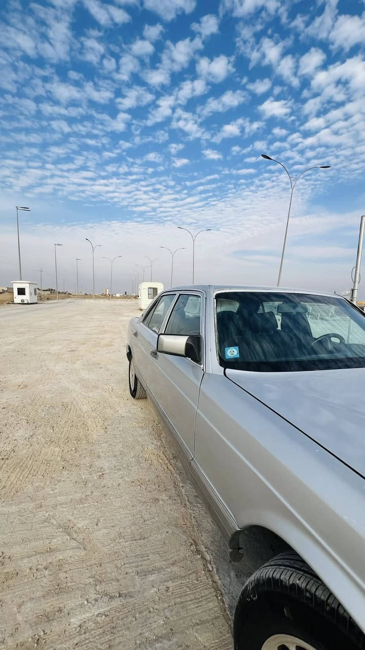 مارسدس رئاسي باب قصير
رقم بغداد بأسمي 
محرك وكير vvti 
تبريد شغال وجيد جداً 
السعر ٥٥ 
***********
