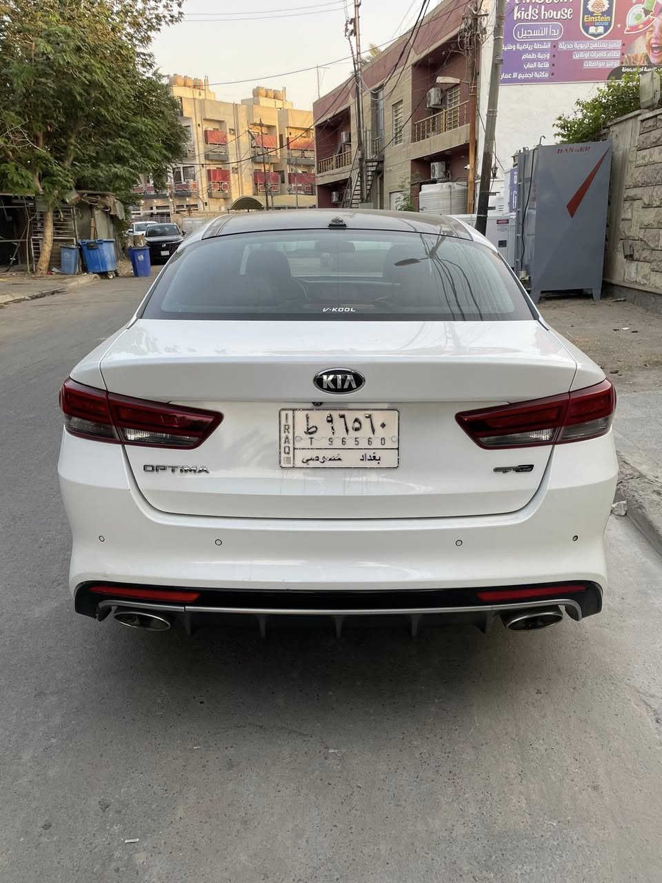 كيا اوبتما 2016 فئة  جيتي لاين
فول مواصفات 1/1 وكالة خليجي مكفوله مابية صبغ 
ماشيه 144 الف حقيقي 
مكينة 2400 
ــــــــــــــــــــــــــــــــــــــــــــــــــــــــــ
المواصفات....
1-اللون ابيض صدفي 
2-تبريد قطعتين منفصل 
3-بانوراما 3حركات 
4-ستيرن شكل رياضي D sport 
5- 3 انظمة سبورت للقيادة
6-تدفئة ستيرن هيتر 
7-شفتات ستيرن
8-تحكم ستيرن 4 جهات 
9- 4 كامرات مع GPS
10-جلد قرميدي اصلي تطريز 
11- كشنات كهرباء السايق والصدر
12- تخزين 2وضعية ميموري كشن 
13-تدفئة وتبريد كشنات امامي
14-تدفئة كشنات خلفي
15-حساس امامي خلفي
16- كشنات جلد لون ماروني
17-زراك لايت
18-لد امامي خلفي ليزر
19-لايت زينون ناصي عالي متحرك مع حركة الستيرن واظهار النقطة العمياء 
20-رادار جاني تنبيه عند اقتراب سيارة من الخلف والجوانب 
21-ايرباك عدد 8
22- 3انظمة قيادة ايكو سبورت اعتيادي
23-نظام ABS بريك
24- مانع انزلاق
25-نظام AUTO HOLD نزول منحدرات
26-بصمات عدد 3 مع الصندوق 
27-الصندوق نظام ذكي فتح الجنطة عند الاقتراب من السيارة 
28-شاشة 8 انج لمس notification 
29-بوصلة تحديد القبلة والخرائط  وتحديد الموقع والملاحة
30-سماعات عدد 10 
31-بلوتوث مع حساس الصوت اذا كان مرتفع عند الكلام ينخفض
32-نظام الصوت  سستم harman/kardon  مع سبوفر مضخم صوت عدد 2
33- هاند بريك بصمة كهرباء
34-بردات خلفية اصلي
35-نظام شحن الهاتف لاسلكي
36- ضوء ابيض داخلي 
37-مري كهرباء شفط قلابة مع ضوء إشارة 
38-الماسحات حساس تعمل عند الأمطار
رقم بغداد 
السعر 168ىبيها مجال
للاستفسار ***********
