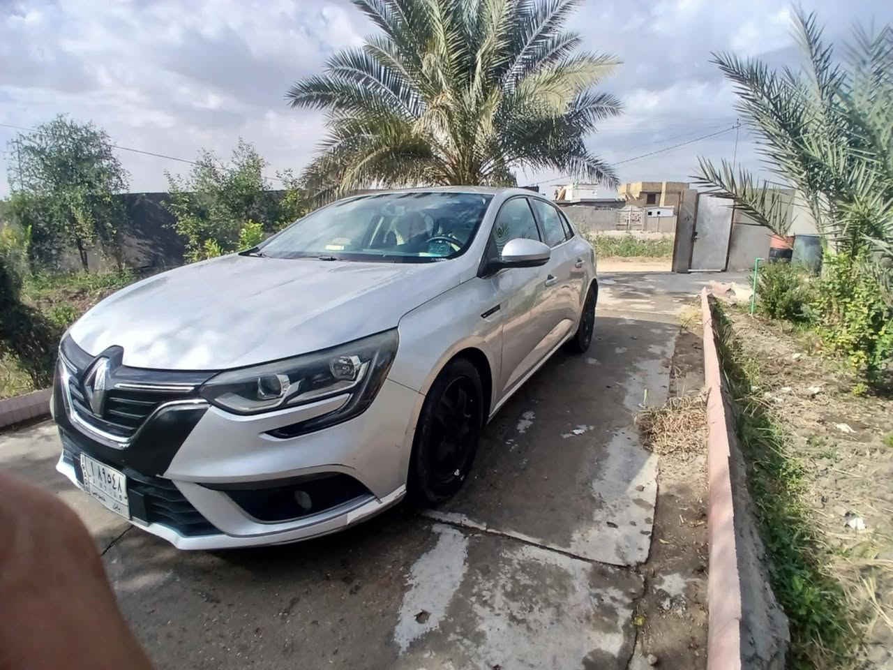 رينو ميكان 19 مكفوله من الصبغ والتبديل بيها بارد كد شبر مكينه ( فقط كير بي خربطه) تبريد ثلج حداديه تخم تاير جاهزه عل اخر سياره حره سنويه هزه جديده رقم بابل  
السعر :80 $
الاتصال ***********
