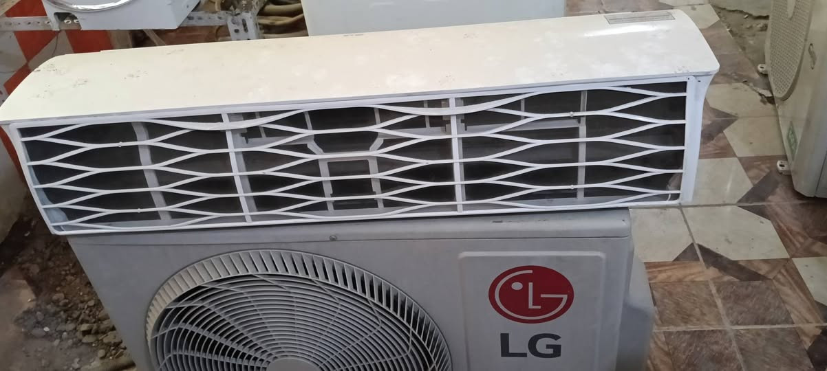 سبالت للبيع
ابيع شلع مابيع مفرد 
عاطل مابيع كلهن يشتغلن
***********
