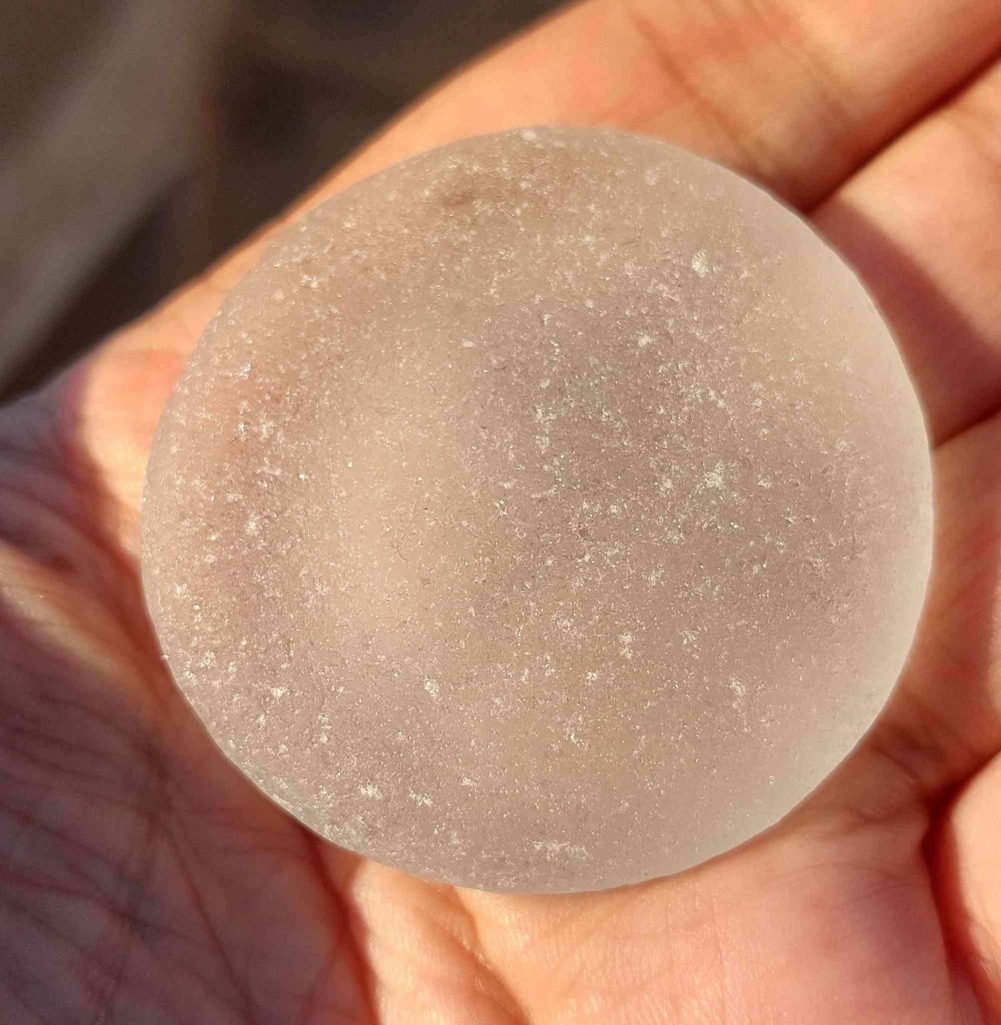 يا جماعة، لكل عشاق النوادر وتجميع القطع البحرية المميزة! 🌊✨
​النهارده بعرض عليكم قطعة زجاج بحري (Sea Glass) مش عادية وتعتبر صيدة من النوادر. اللي بيميز القطعة دي وبيخليها نادرة بجد هو حجمها الكبير جداً حوالى ٥٠ جرام و قطرها ٥٠ مم  تقريبا مقارنة باللي بنلاقيه عادة، ده غير شكلها المنتظم والمثالي اللي البحر نحته ونعّمه لسنين طويلة.
​حقيقي قطعة تستاهل تكون في مجموعة أي هاوي أو جامع للأشياء الفريدة.
​القطعة معروضة دلوقتي للبيع على إيباي (eBay).
👇 رابط الشراء والتفاصيل بالأسفل.
https://ebay.io/m/6jfTNi

​#زجاج_بحري #نوادر #هوايات #احجار_كريمة #ايباي #Hima_Stone #بحر_اسكندرية


**إذا كنت صاحب هذا الإعلان وتريد حذفه لأي سبب، رجاءا أرسل رسالة إلى الدعم الفني**