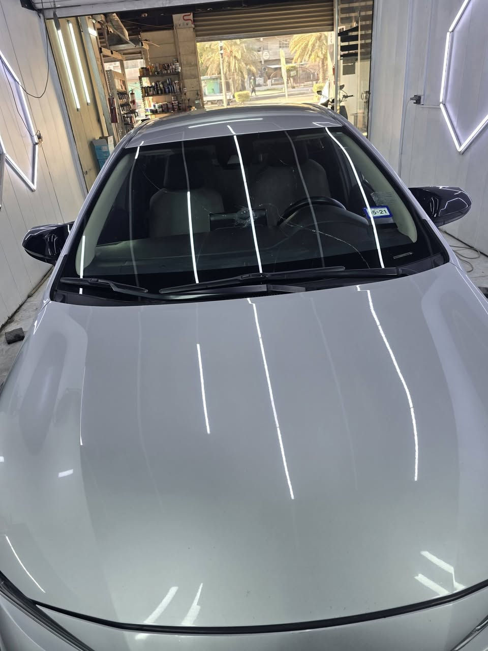 للبيع فقط 🔴
السلام عليكم …..
كورلا وارد امريكي  2020 رقم بغداد الماني LE محرك 1800بانزين فقط 🔴
اللون سلفر ⚪️
ماشية 82mi 🔴 
كفاله بدون صبغ ⚪️    
كير محرك شرط برغي مامفتوح 
مواصفات 
📍تحكم ستيرن جهتين
📍شاشة 
📍لايت زينون عدسات 
سايد بريك بصمه 
اوتو هولد
مود درايف  
مانع انزلاق 
تحديد مسار 
كروز سرعه 
لد نهاري 
كامره دواره  
اريل نكفيشن
قياده ذاتيه 
مكان السياره بغداد 
صور الحادث وتقرير كارفاكس عربي انكليزي والسونار  مرفق وسعره 148💲 
للاستفسار 
📞 *********** ***********
